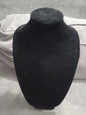 Velvet Jewelry Display Bust - Black